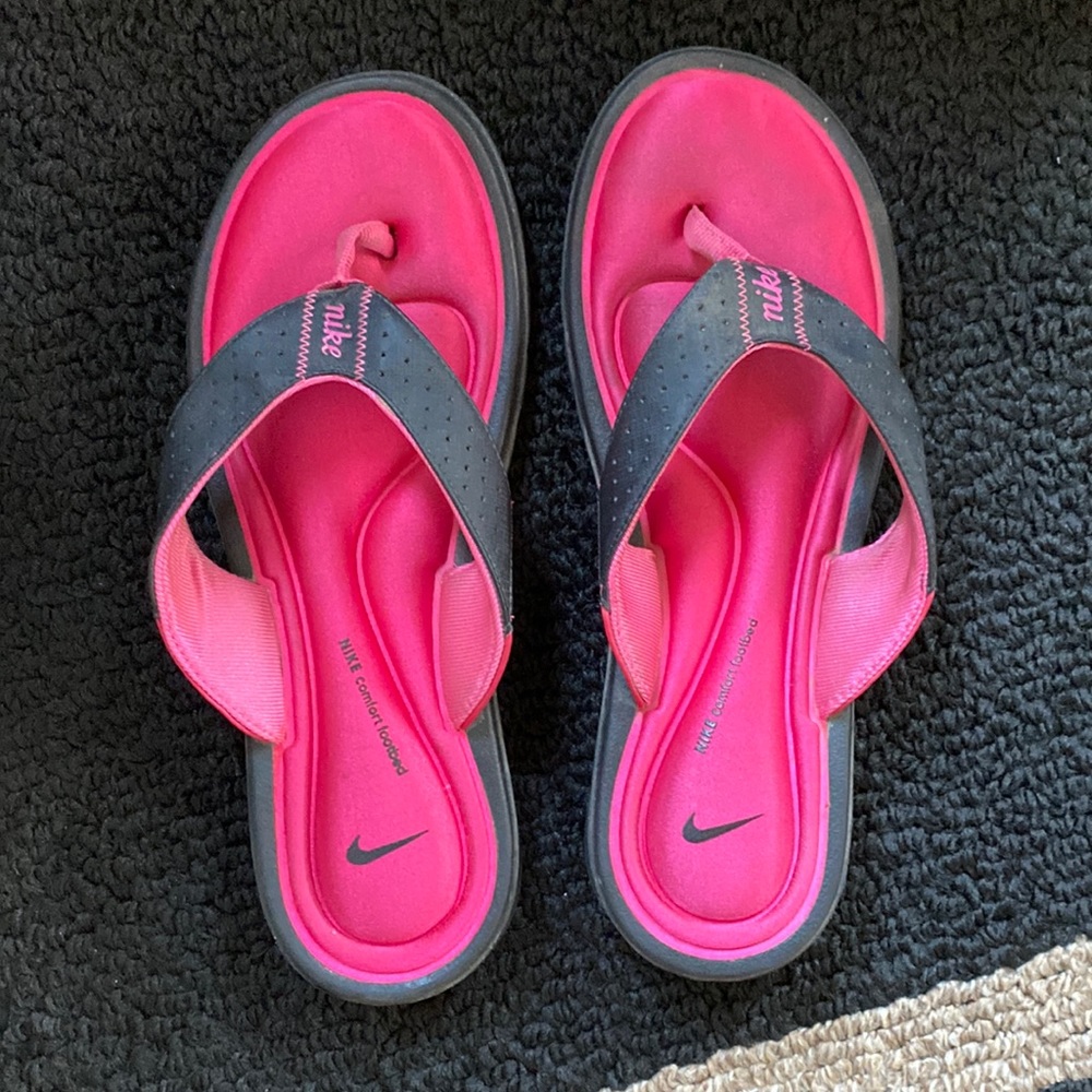 Nike size 10 flip flops